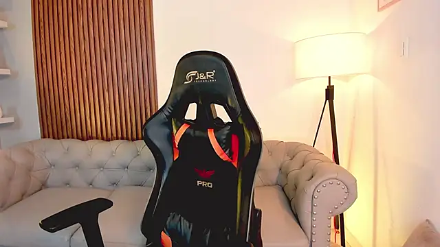 liam collins21 online show from November 12, 2025, 11:58 am