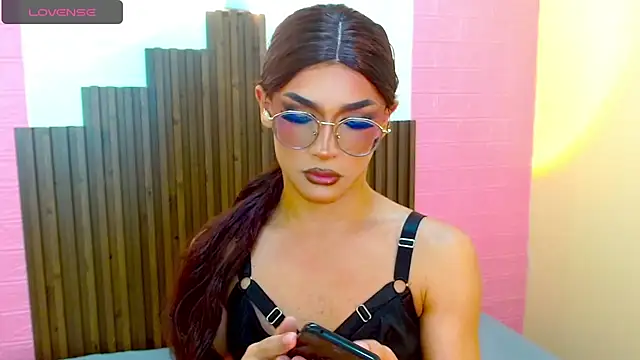 Snapshot of Mike_Nourr chatting on December 14, 2024, 6:24 am Mike Nourr online show from December 14, 2024, 6:24 am