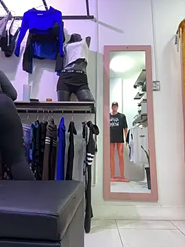 Snapshot of kim_monti chatting on October 6, 2025, 9:04 pm kim monti online show from October 6, 2025, 9:04 pm