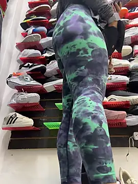 Snapshot of kim_monti chatting on March 2, 2025, 9:19 pm kim monti online show from March 2, 2025, 9:19 pm