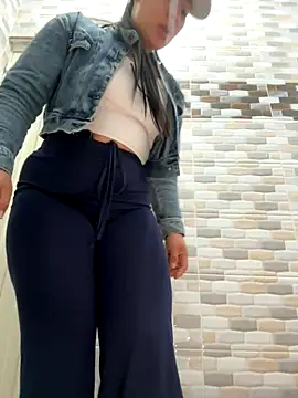 Snapshot of kim_monti chatting on September 15, 2025, 9:04 pm kim monti online show from September 15, 2025, 9:04 pm