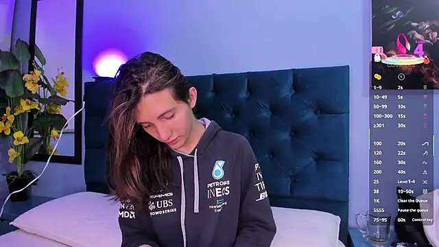 Feniix   online show from September 21, 2025, 4:28 am