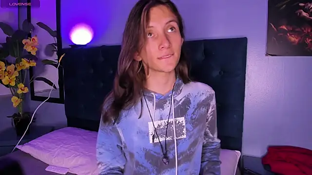 Feniix   online show from October 3, 2025, 4:14 am