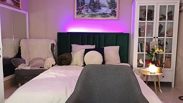 JoanneGG online show from March 11, 2025, 10:18 am