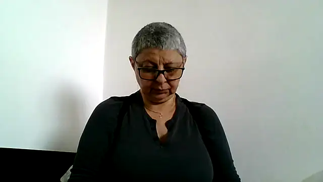 Snapshot of roseblak42 chatting on April 30, 2026, 9:38 am roseblak42 online show from April 30, 2026, 9:38 am