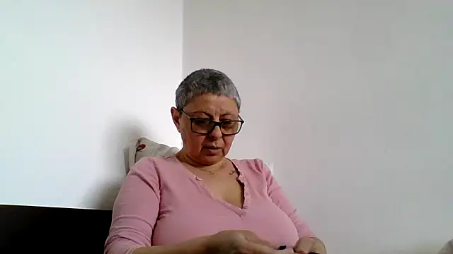 Snapshot of roseblak42 chatting on April 24, 2026, 9:00 am roseblak42 online show from April 24, 2026, 9:00 am