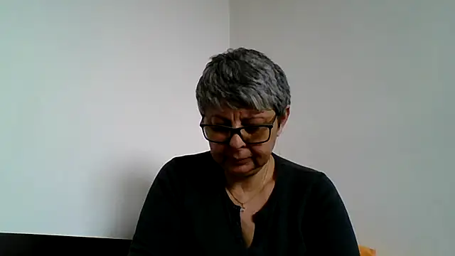 roseblak42 online show from April 4, 2026, 9:16 am