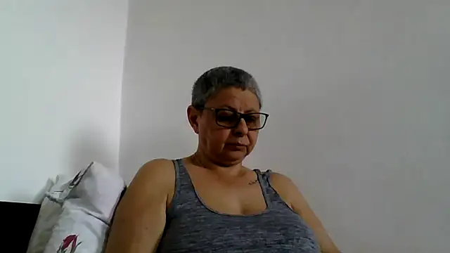 roseblak42 online show from June 30, 2026, 9:42 am