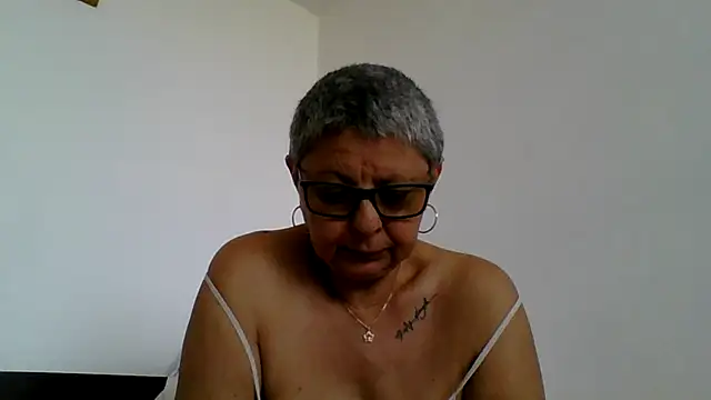 roseblak42 online show from July 14, 2026, 1:39 pm
