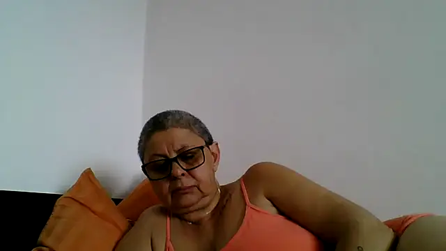 roseblak42 online show from June 24, 2026, 1:32 pm
