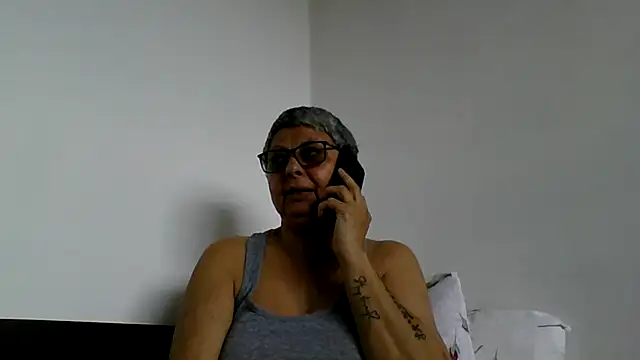 Snapshot of roseblak42 chatting on May 24, 2026, 9:09 am roseblak42 online show from May 24, 2026, 9:09 am
