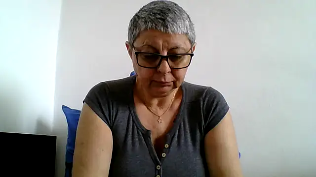Snapshot of roseblak42 chatting on May 8, 2026, 10:30 am roseblak42 online show from May 8, 2026, 10:30 am
