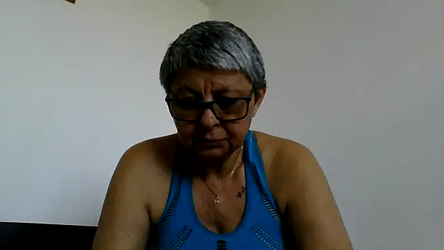 Snapshot of roseblak42 chatting on May 28, 2026, 12:33 pm roseblak42 online show from May 28, 2026, 12:33 pm