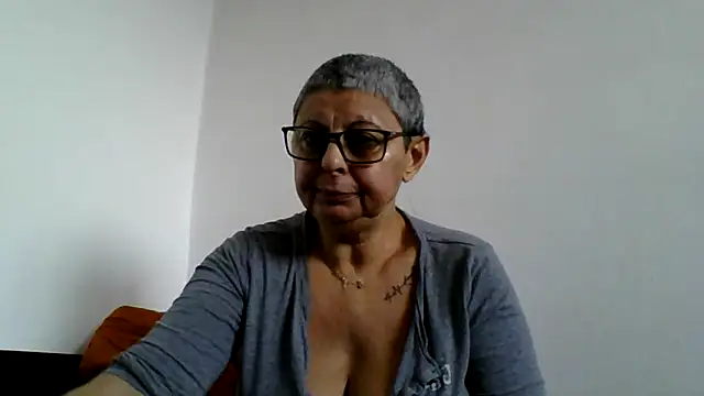 roseblak42 online show from December 15, 2025, 9:48 am