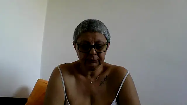 roseblak42 online show from July 21, 2026, 2:40 pm
