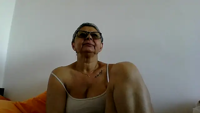roseblak42 online show from July 23, 2026, 2:46 pm