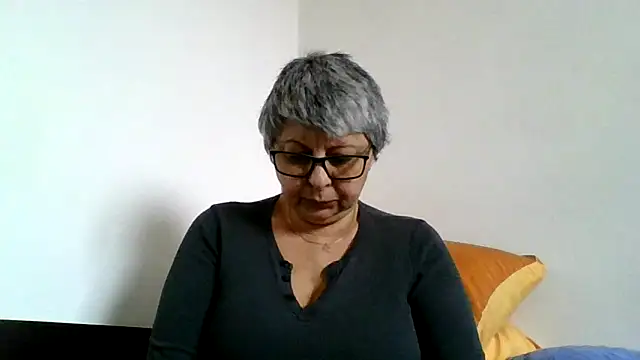 roseblak42 online show from February 16, 2026, 1:32 pm