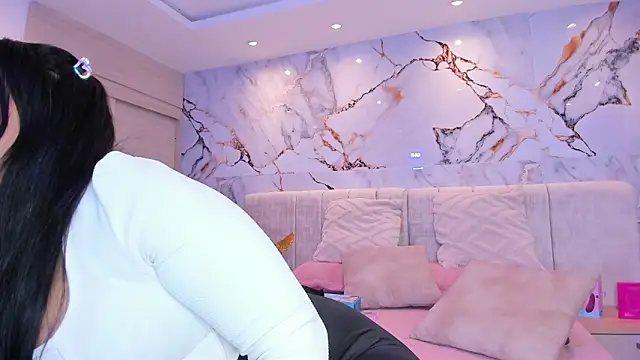 kiana cream online show from December 5, 2025, 5:00 pm