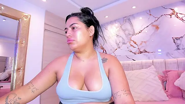 Snapshot of kiana_cream chatting on November 24, 2025, 11:54 am kiana cream online show from November 24, 2025, 11:54 am