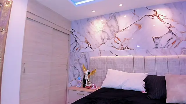 Snapshot of kiana_cream chatting on October 29, 2025, 12:15 pm kiana cream online show from October 29, 2025, 12:15 pm