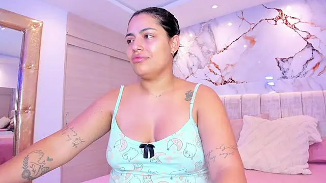 Snapshot of kiana_cream chatting on November 30, 2025, 2:07 pm kiana cream online show from November 30, 2025, 2:07 pm