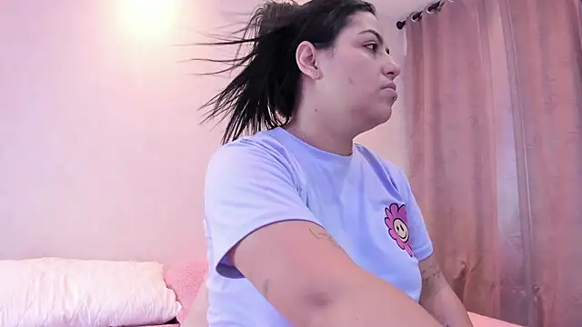 Snapshot of kiana_cream chatting on October 6, 2025, 11:55 am kiana cream online show from October 6, 2025, 11:55 am