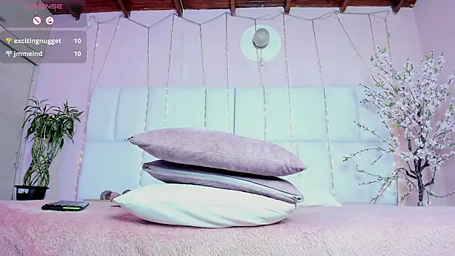 Snapshot of kiana_cream chatting on March 20, 2025, 2:42 pm kiana cream online show from March 20, 2025, 2:42 pm