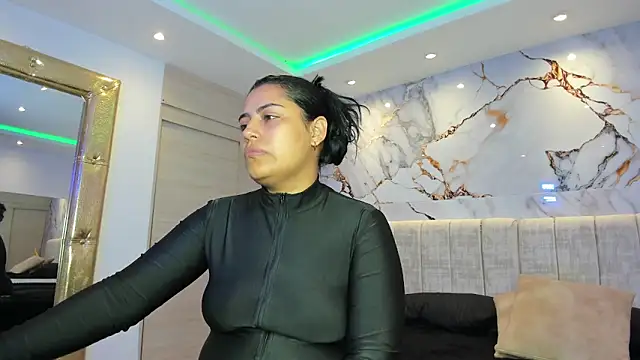 Snapshot of kiana_cream chatting on November 10, 2025, 11:26 am kiana cream online show from November 10, 2025, 11:26 am