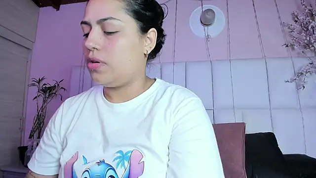 Snapshot of kiana_cream chatting on September 24, 2025, 12:22 pm kiana cream online show from September 24, 2025, 12:22 pm