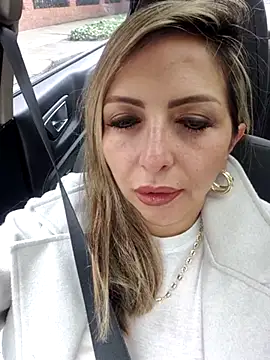  Abril-Office1 online show from March 6, 2025, 7:10 pm