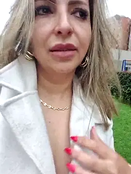  Abril-Office1 online show from March 6, 2025, 10:15 pm