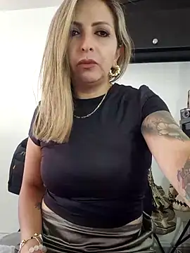  Abril-Office1 online show from March 10, 2025, 7:50 pm