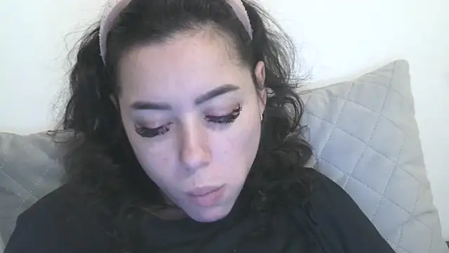 LovelyJulliette online show from February 1, 2026, 5:44 pm