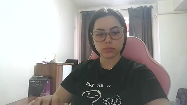Snapshot of LovelyJulliette chatting on June 1, 2026, 10:15 am LovelyJulliette online show from June 1, 2026, 10:15 am