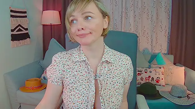 NandiSmile online show from February 18, 2025, 4:03 pm