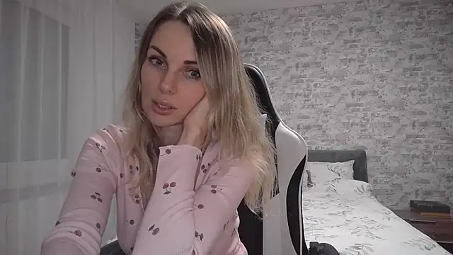 AlissonBia online show from November 2, 2025, 11:10 pm