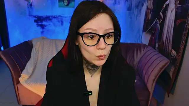 VeliraBraitberg online show from April 19, 2026, 12:06 pm