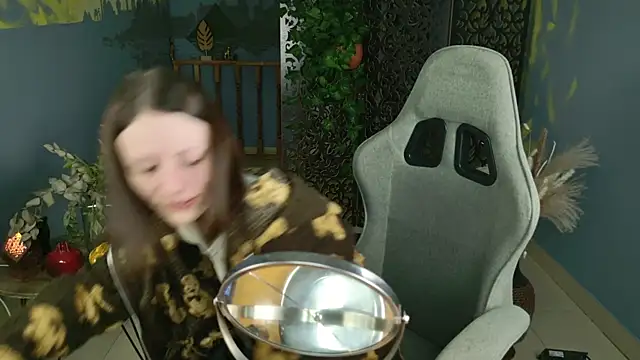 VeliraBraitberg online show from September 17, 2025, 4:09 pm