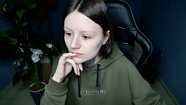 VeliraBraitberg online show from March 22, 2025, 5:06 am