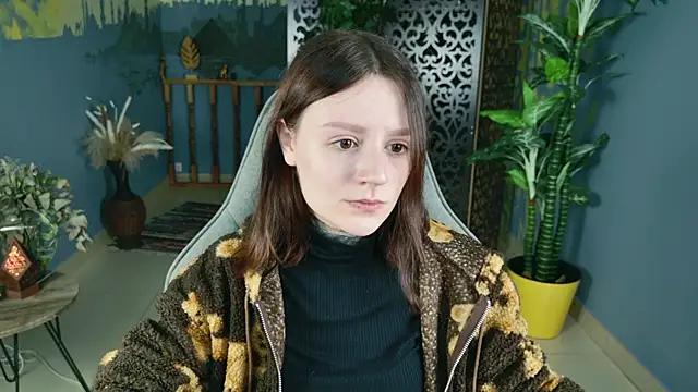 VeliraBraitberg online show from November 1, 2025, 3:39 pm