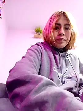 katty-candyy online show from June 18, 2026, 2:22 pm