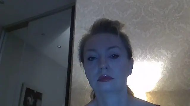 Snapshot of ZarinaSwift chatting on April 23, 2026, 4:41 am ZarinaSwift online show from April 23, 2026, 4:41 am
