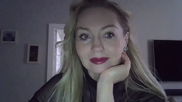 ZarinaSwift online show from October 8, 2025, 4:36 am