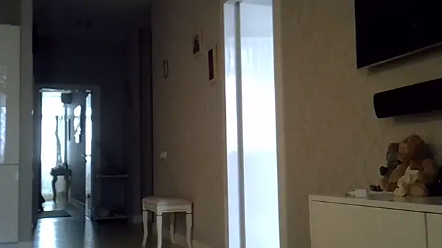 Snapshot of ZarinaSwift chatting on May 16, 2026, 6:23 am ZarinaSwift online show from May 16, 2026, 6:23 am