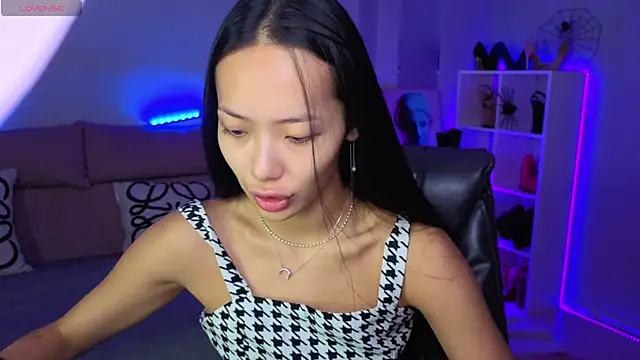  MIURA  online show from October 24, 2025, 1:04 am