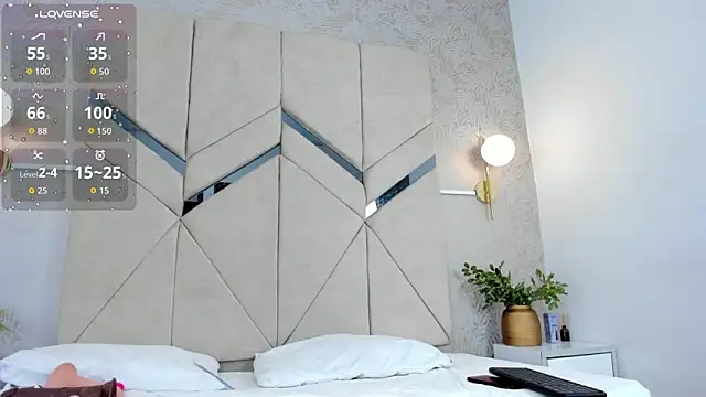 Snapshot of LiaVelez chatting on October 16, 2025, 1:52 pm LiaVelez online show from October 16, 2025, 1:52 pm