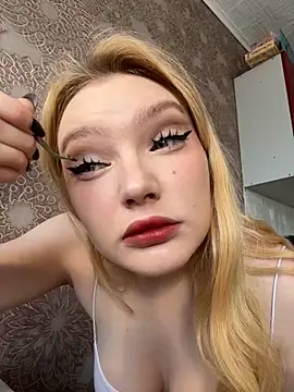 AmmyHot online show from November 18, 2025, 4:05 am