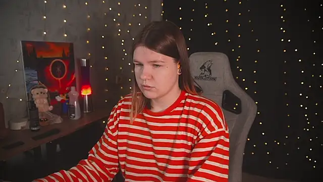 cuteamberlyyy online show from October 28, 2025, 3:51 am