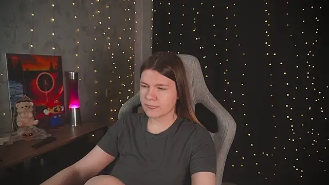 cuteamberlyyy online show from November 3, 2025, 3:45 am