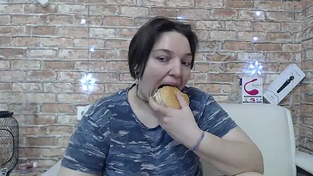 Amelia Kiss  online show from April 15, 2026, 1:00 am